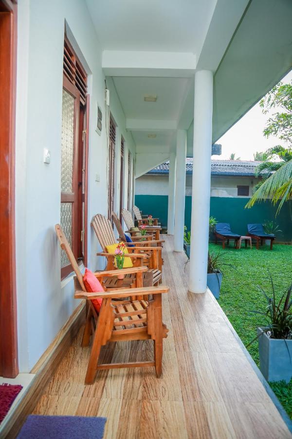 Hasaranga Holiday House Hikkaduwa Exteriör bild