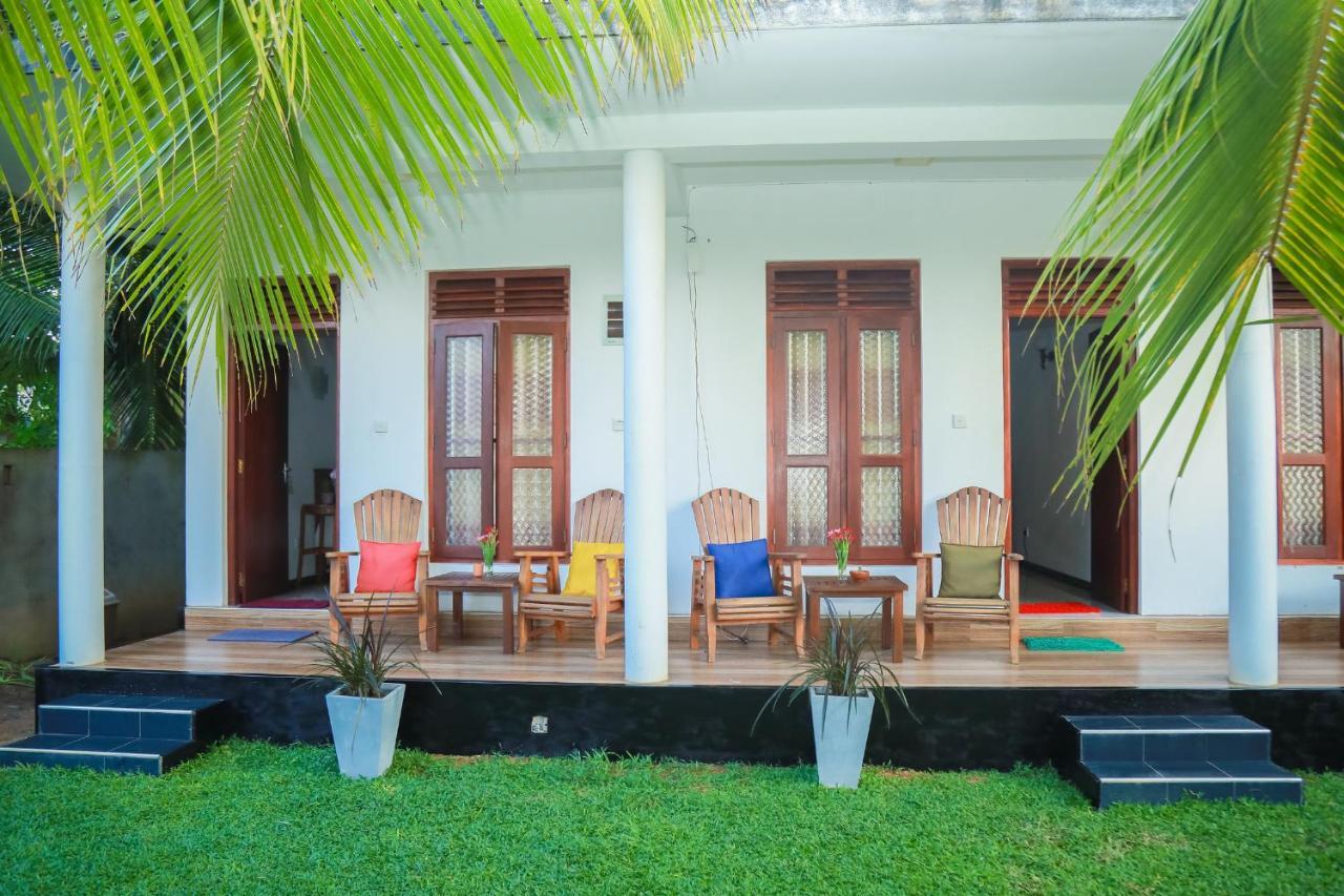 Hasaranga Holiday House Hikkaduwa Exteriör bild