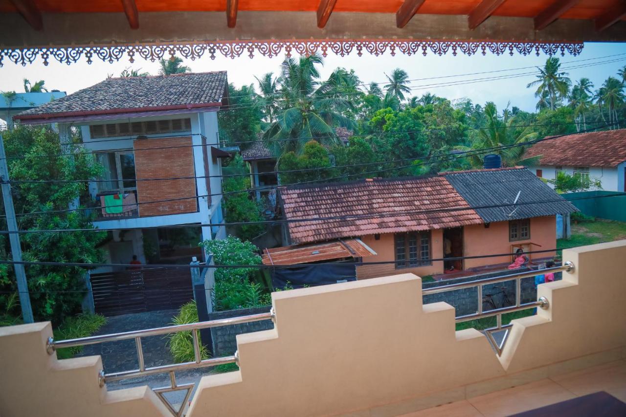 Hasaranga Holiday House Hikkaduwa Exteriör bild