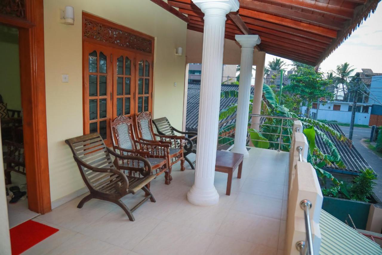 Hasaranga Holiday House Hikkaduwa Exteriör bild